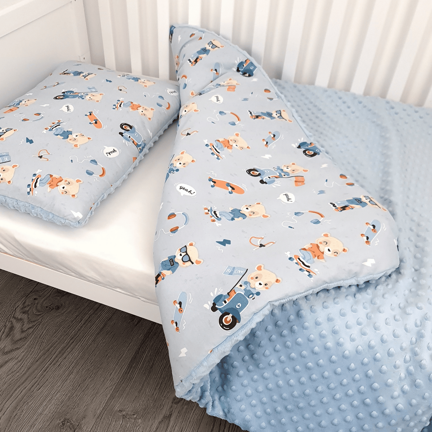Cozy plush duvet set with sewn-in filling – machine washable cot bed size for toddlers up to 5 years