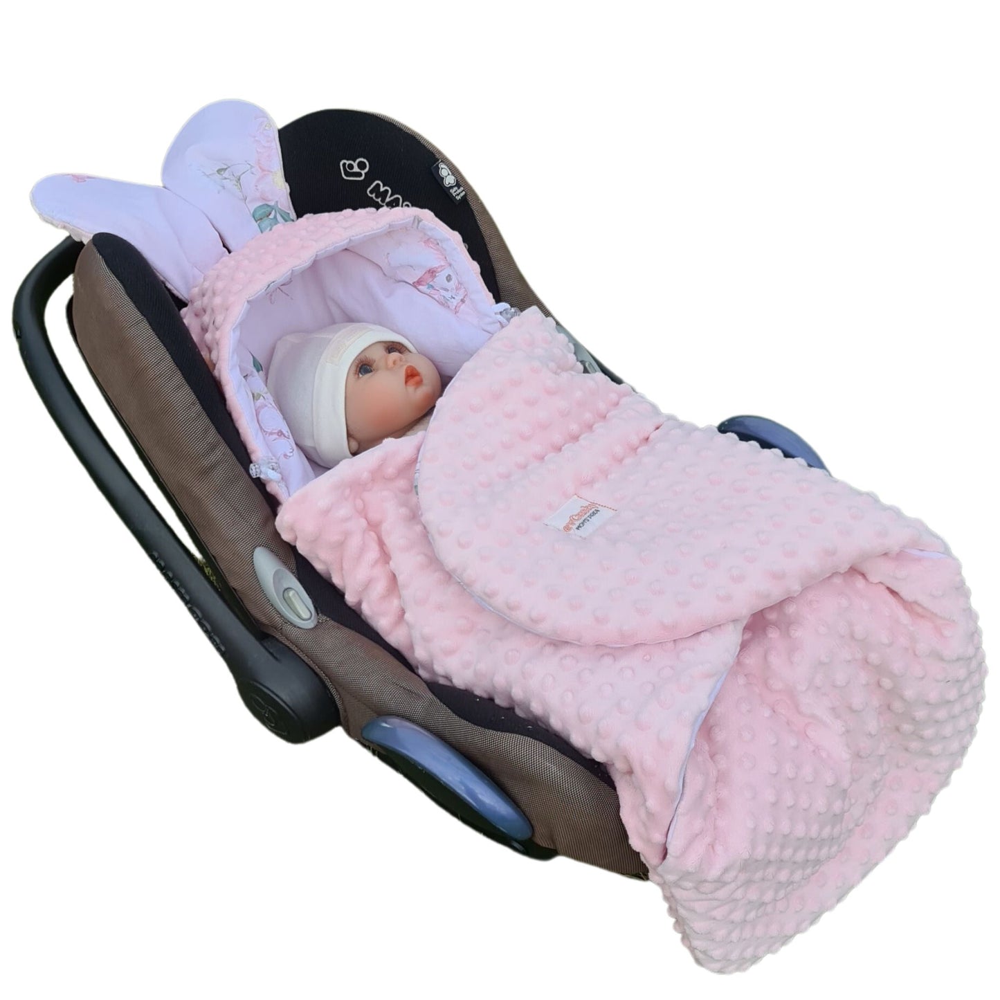 Stay prepared for any adventure with this pink, cosy universal car seat blanket. Specifically designed for infants up to 12 months, it's the perfect wrap to keep your little one snug during travels.