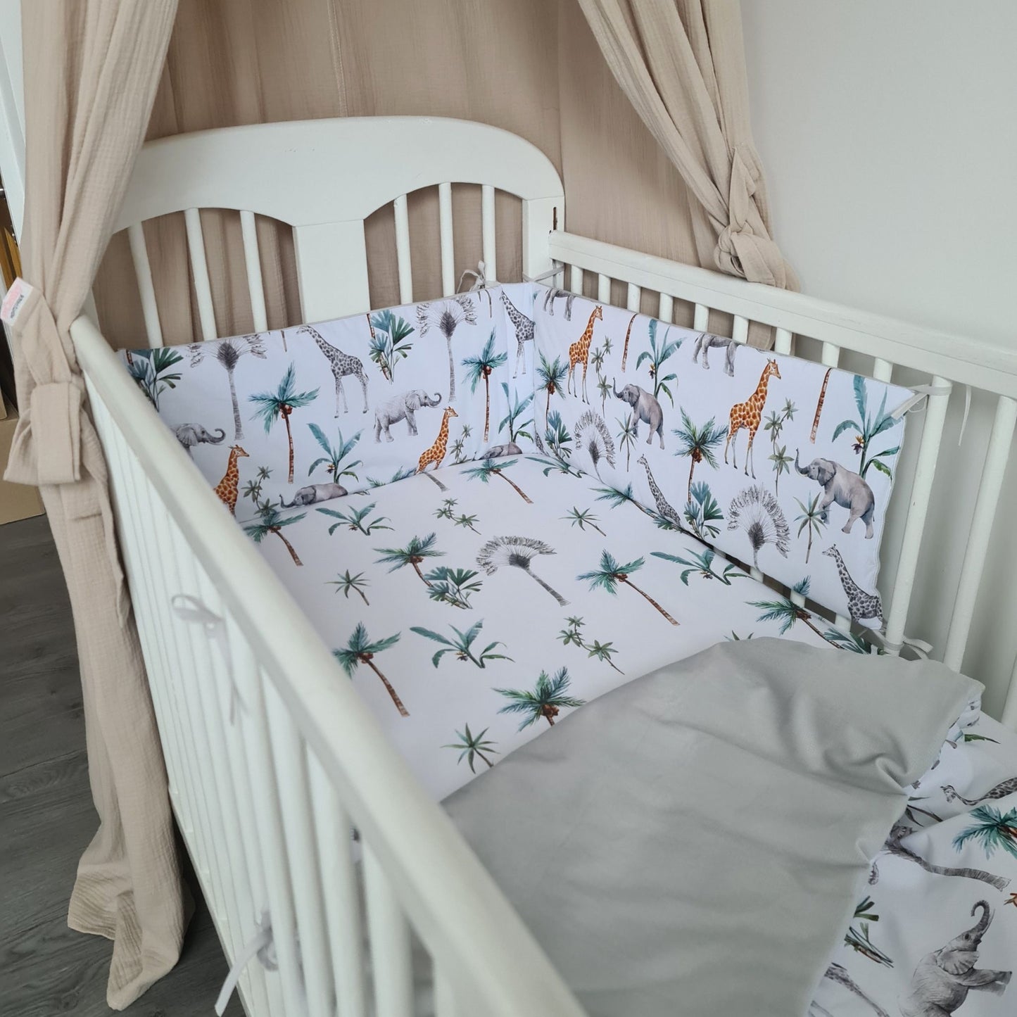 Universal Cot and Cot Bed Bumper- Safari Dreams