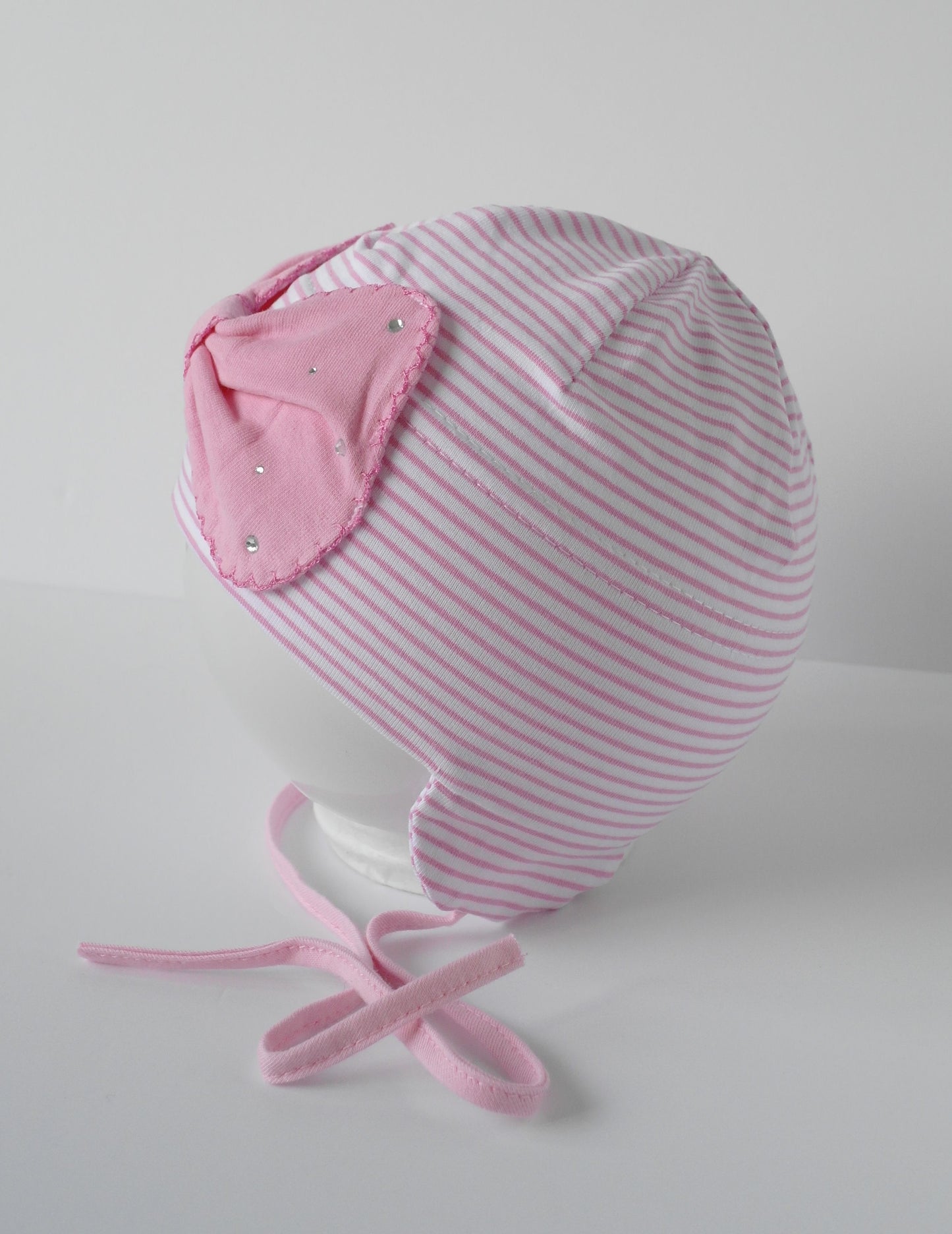 Girls hat with ties Amy