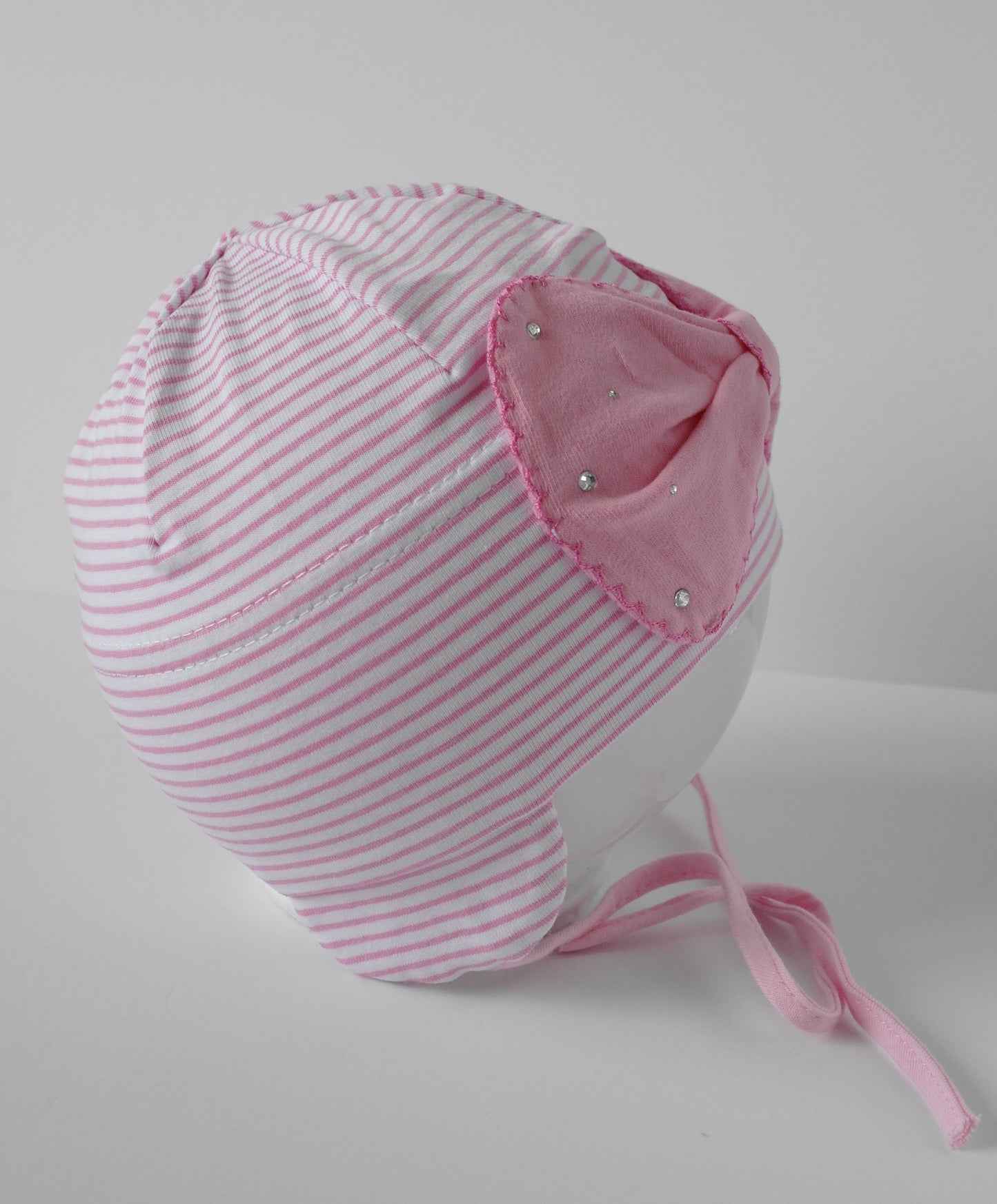 Girls hat with ties Amy