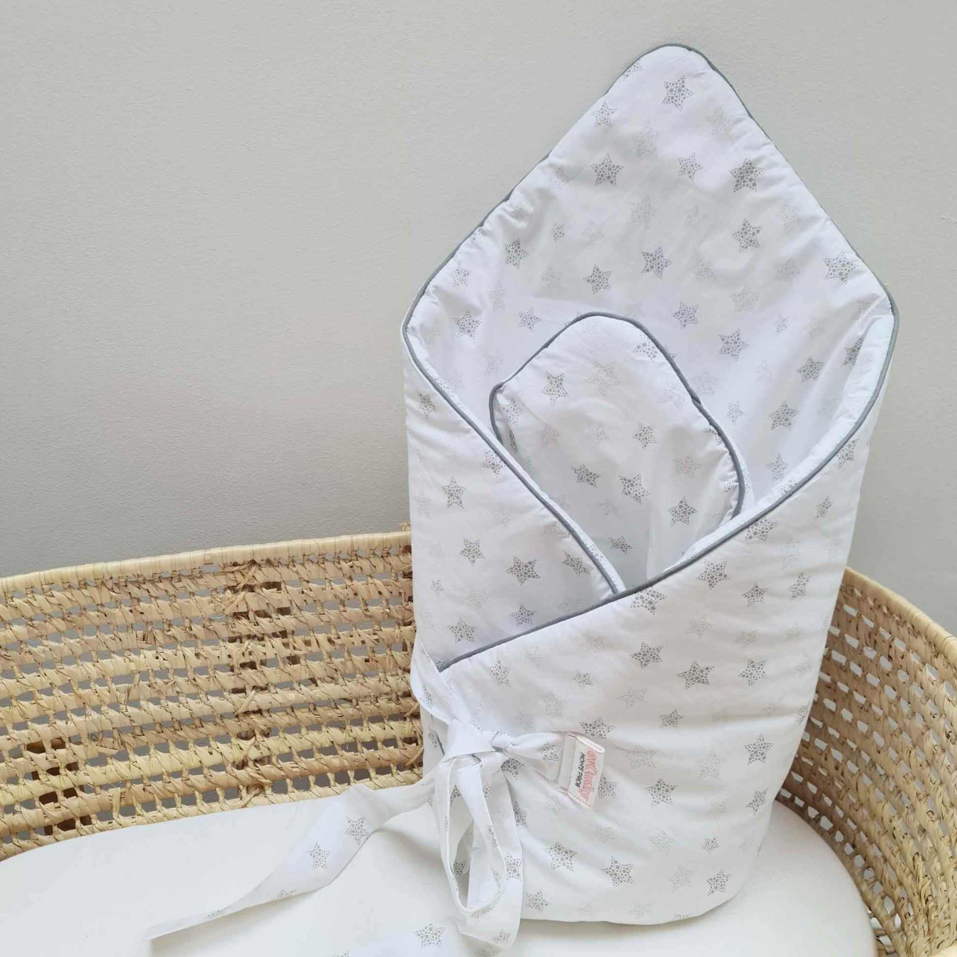 100% cotton baby swaddle white with grey stars evcushy