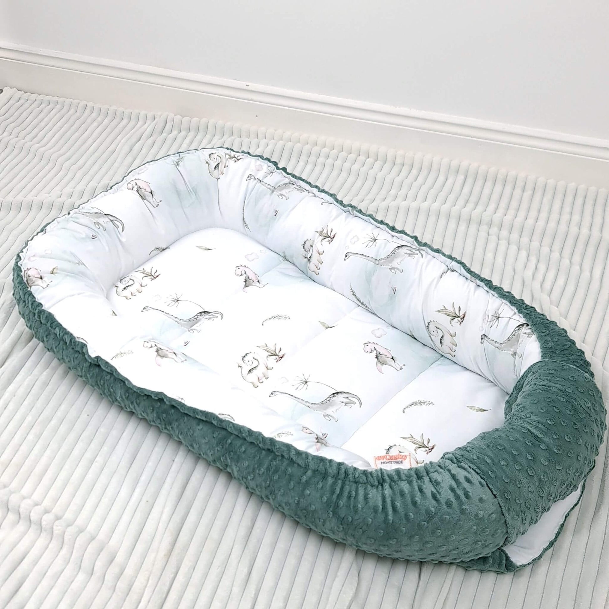 Complete Dino Adventure XXL baby nest set with liner, buckle cover and storage bag