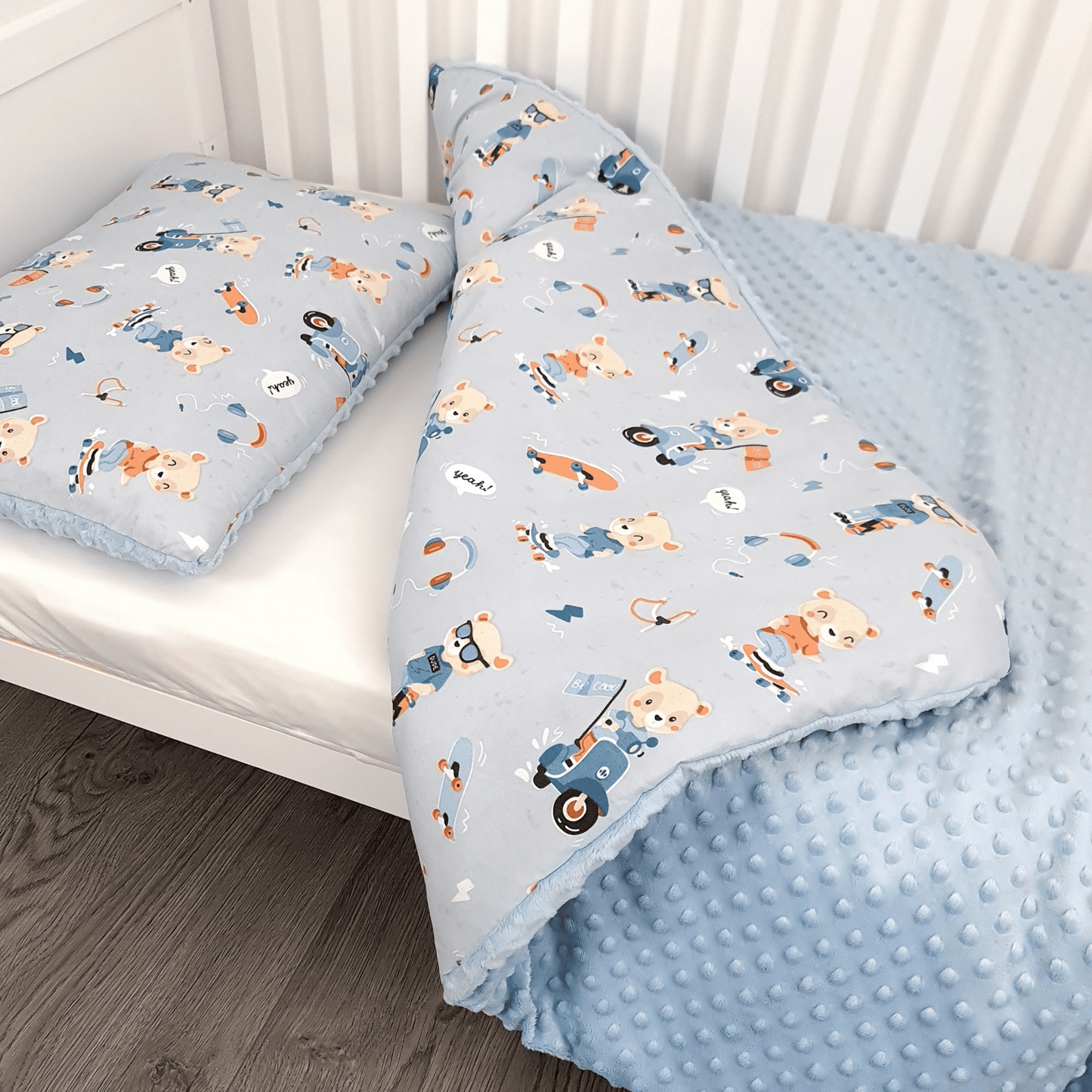 Cozy plush duvet set with sewn-in filling – machine washable cot bed size for toddlers up to 5 years