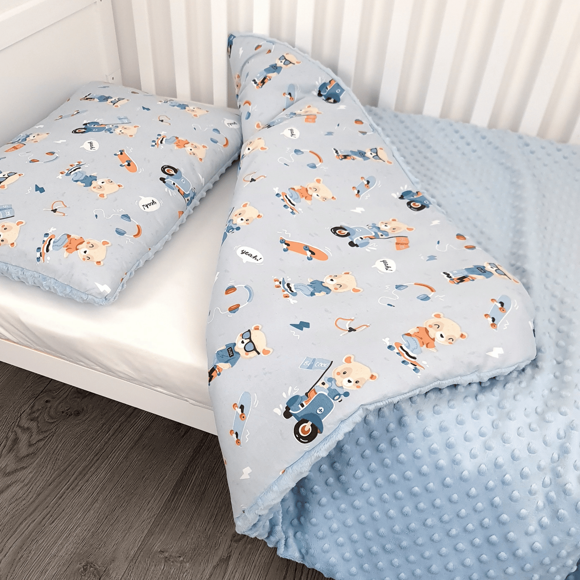 Cozy plush duvet set with sewn-in filling – machine washable cot bed size for toddlers up to 5 years