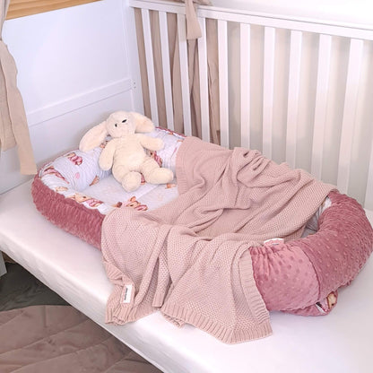 Elegant and luxurious double-sided large baby pink pod 6+ months will provide your baby with comfort, safe space and a pleasant wrapfrom the first day.