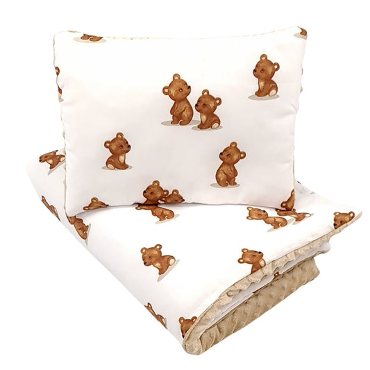 Evcushy Baby Bedding Set – Teddy Bear Hug Collection, soft cotton baby bedding with cute teddy bears on white and beige plush minky reverse. Cozy and breathable quilt and pillow set for newborns and toddlers.