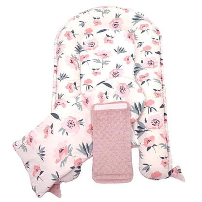 Included accessories with evCushy Baby Nest – Baby nest pod, removable liner (30x70 cm), and Velcro-secured band (9x38 cm).