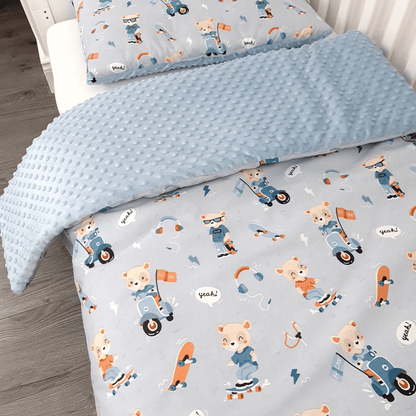Soft and breathable cotton duvet set with plush reverse side for toddlers blue with bears pattern