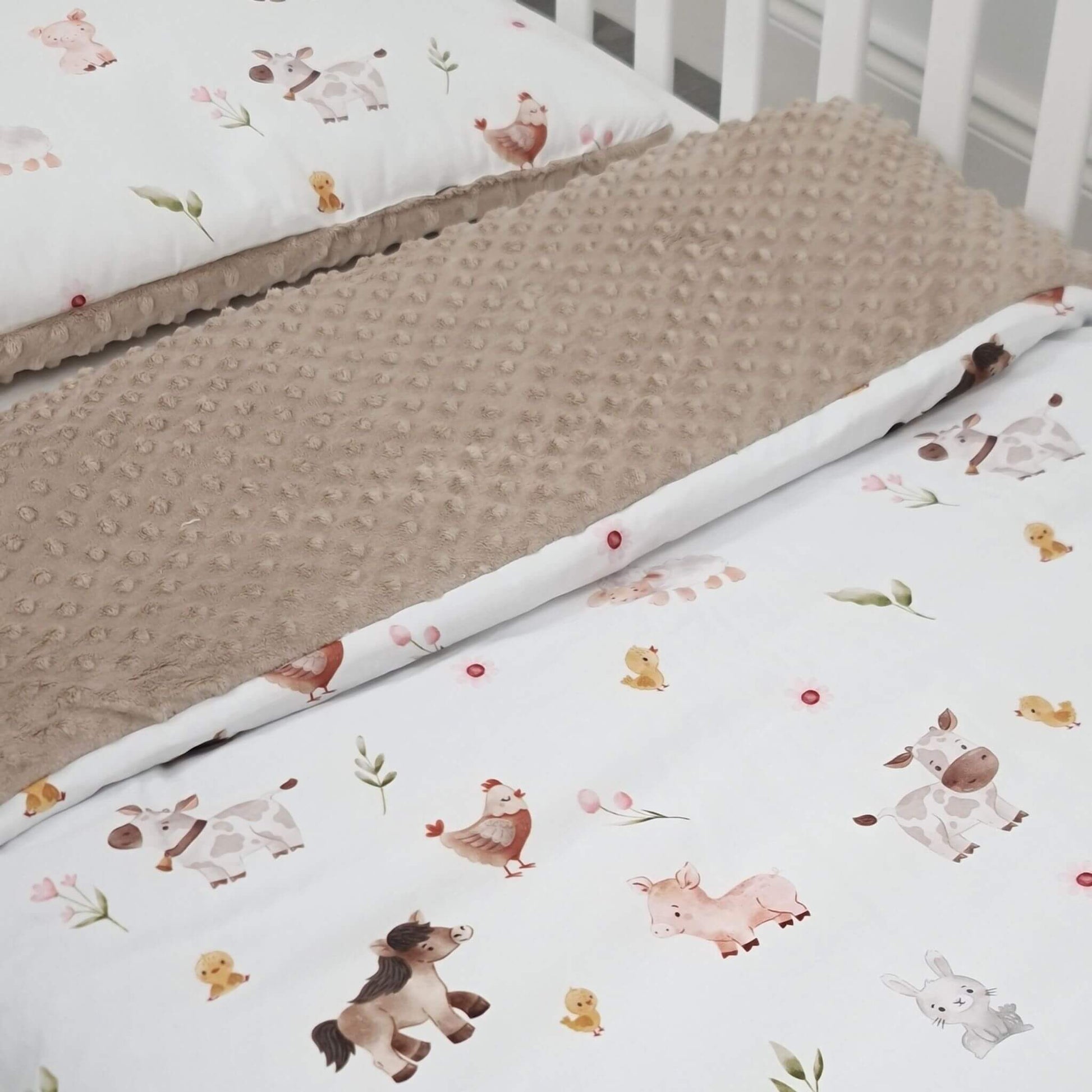 Evcushy Farm Friends toddler bedding set with playful farm animals on white cotton