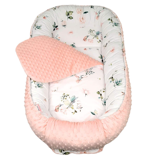 “Luxury baby lounger with liner in floral design – perfect gift for baby shower”