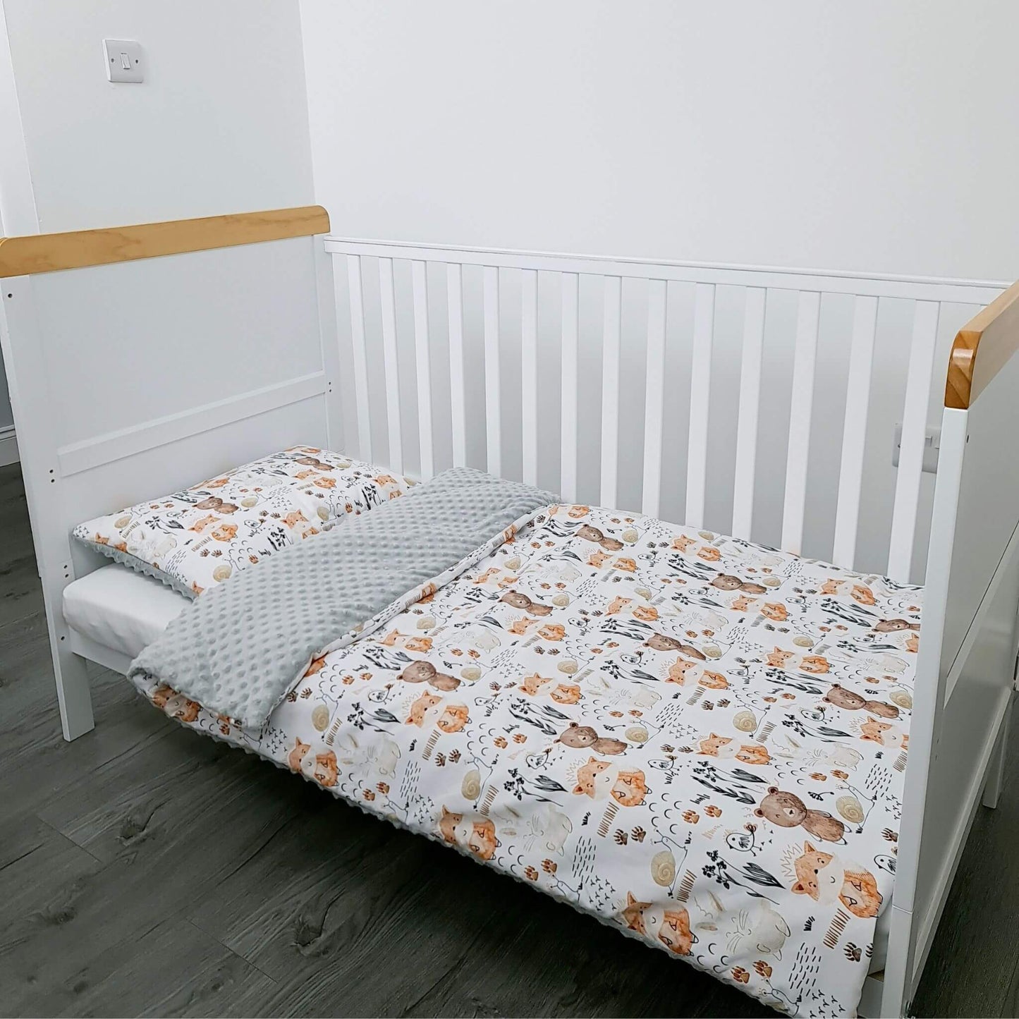 Evcushy Woodland Forest toddler bedding set with bears, foxes, and rabbits print
