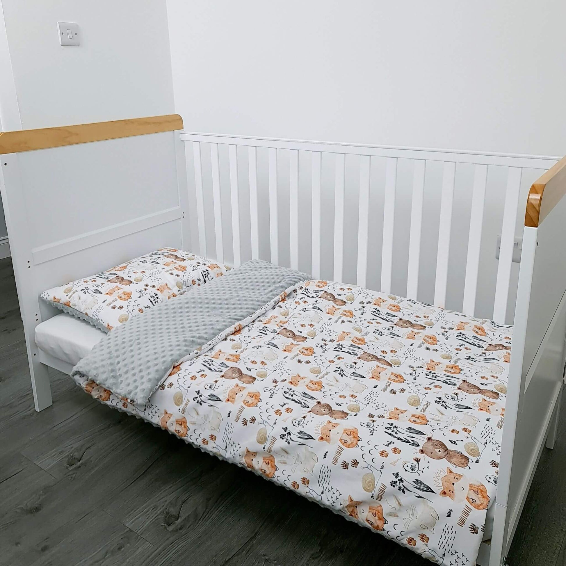 Evcushy Woodland Forest toddler bedding set with bears, foxes, and rabbits print