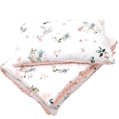Handmade toddler bedding featuring delicate hummingbirds and roses, 100x135 cm quilt and pillow set. certified cotton