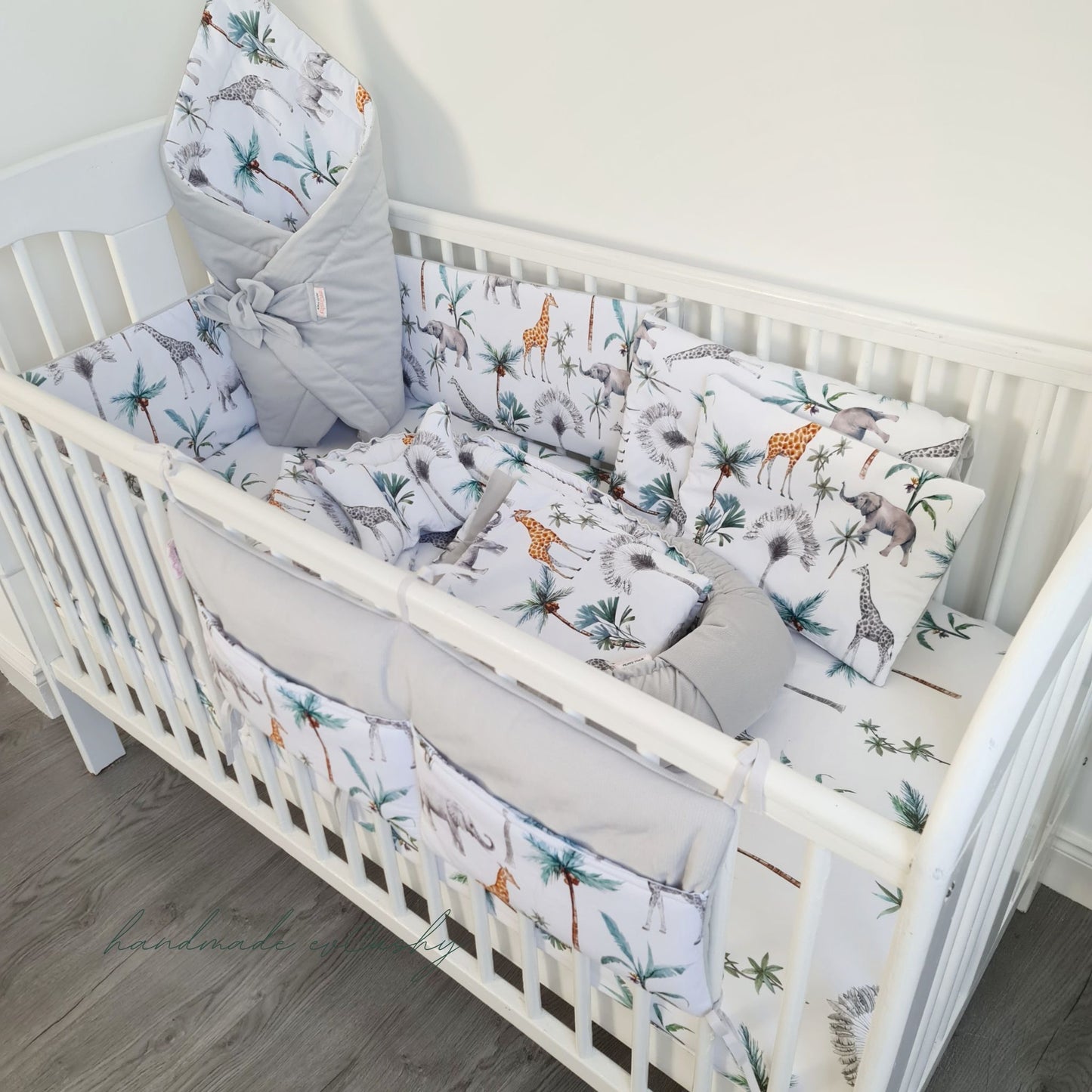 Elevate gifting with our 10-Piece Baby Set: A perfect blend of essentials and style for the little one. Crafted with love and care, it's the ultimate gift to delight new parents and welcome a new baby into the world