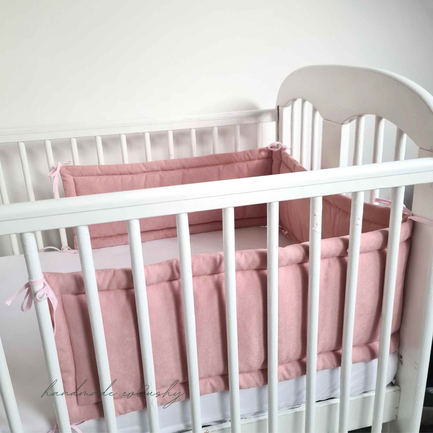 baby crib bumper in pink colour 210 cm long 