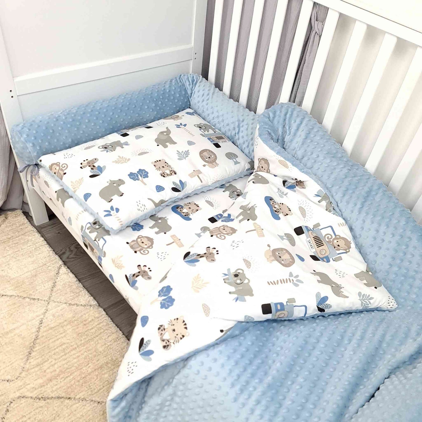 Baby duvet and pillow set made of soft cotton and plush blue fabric, featuring a safari pattern with animals and a jeep – cozy bedding for nurseries cot bumper and matching sheet