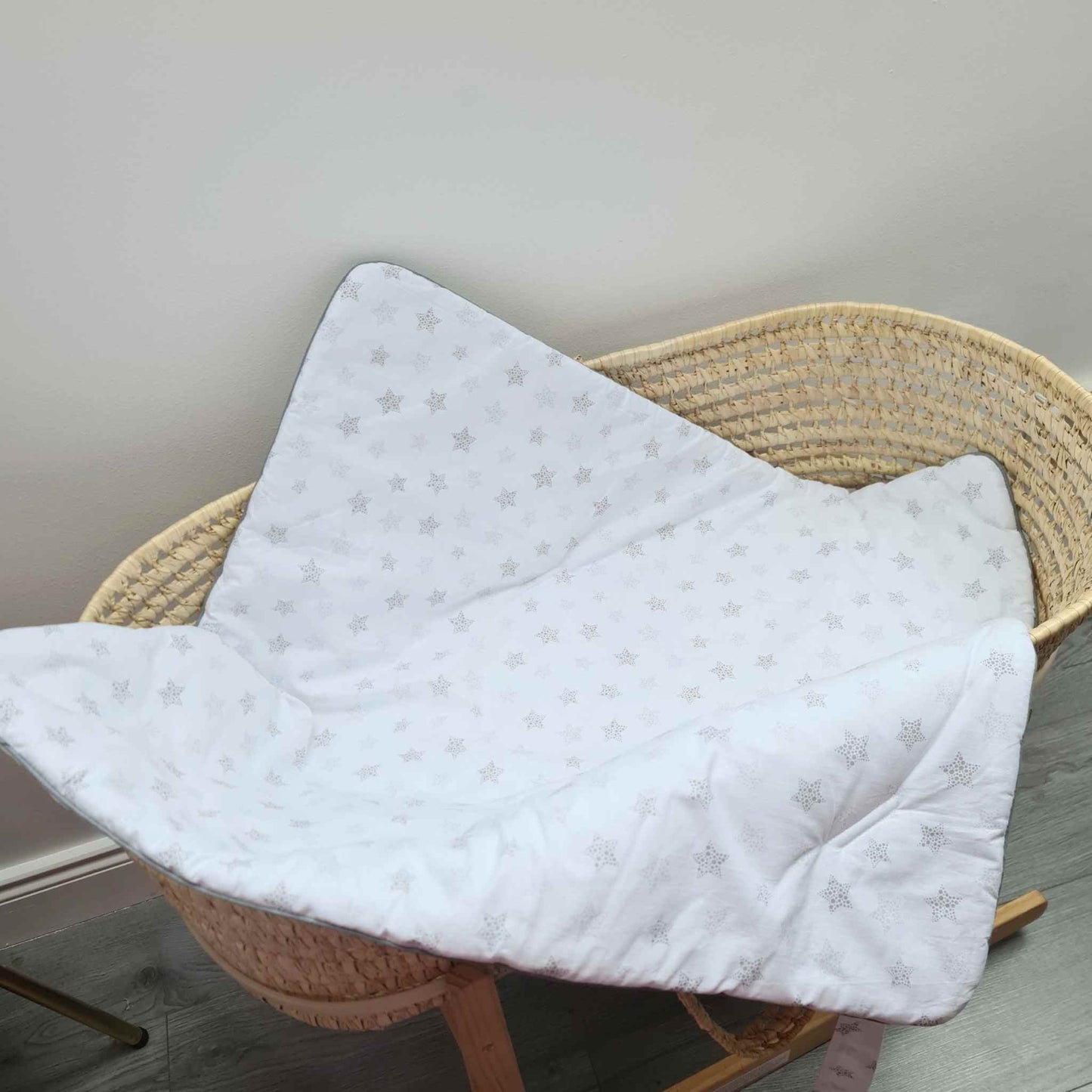 quilt blanket for moses basket carry cot warm white with stars pattern 100% cotton