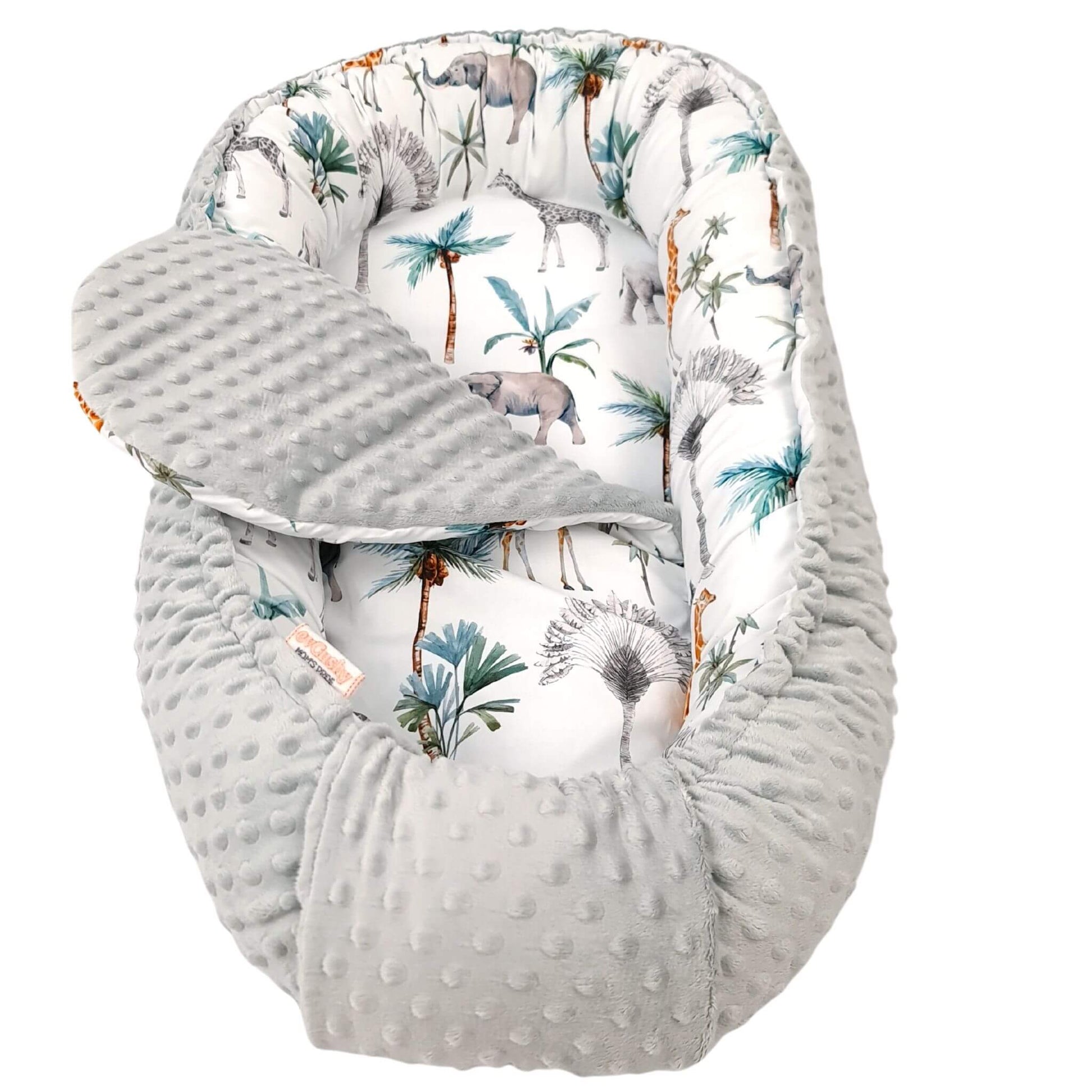 Removable liner in baby nest in grey with safari pattern details with Velcro safety band