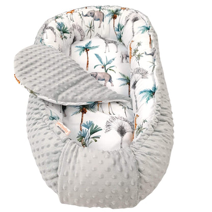 Removable liner in baby nest in grey with safari pattern details with Velcro safety band