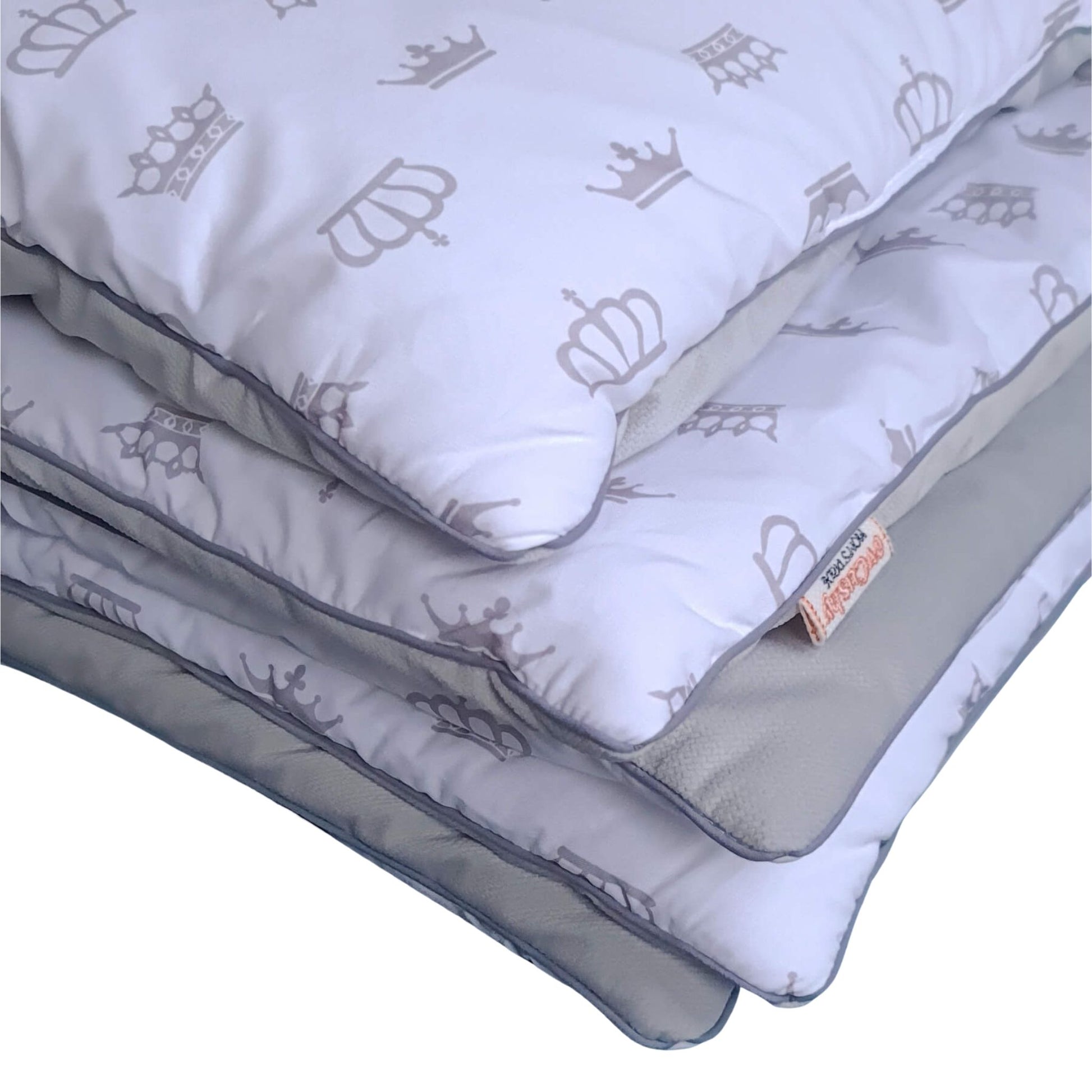 Lightweight and hypoallergenic bedding quilt for baby grey